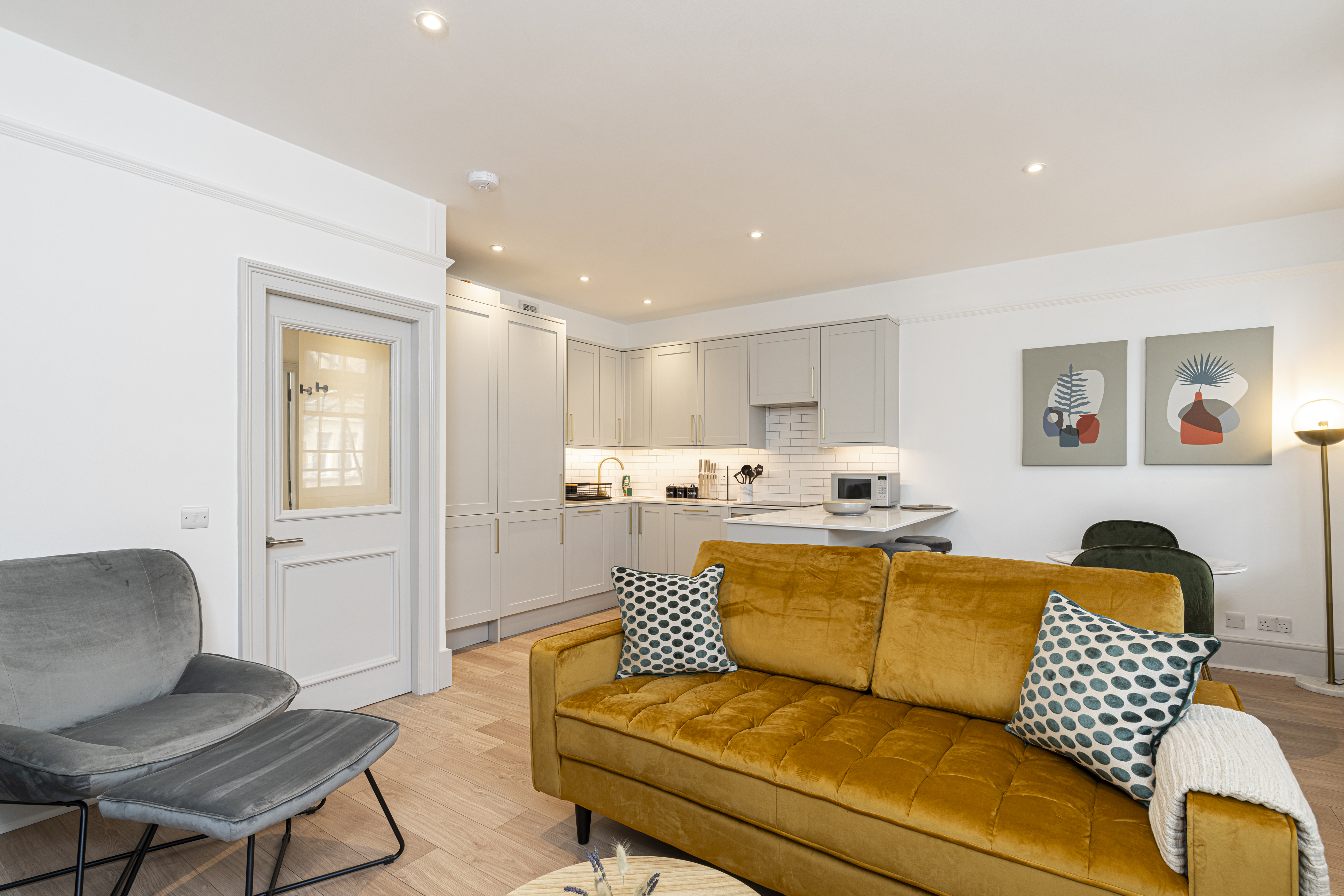 One-bedroom with sofabed – comfortable apartment near Leicester Square